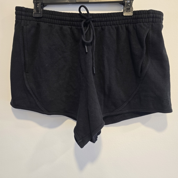 PINK Victoria's Secret Black Athletic Shorts Size Xl Nwt - Picture 1 of 10